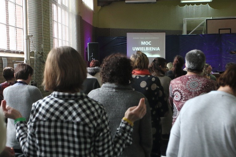 Konferencja o modlitwie uwielbienia