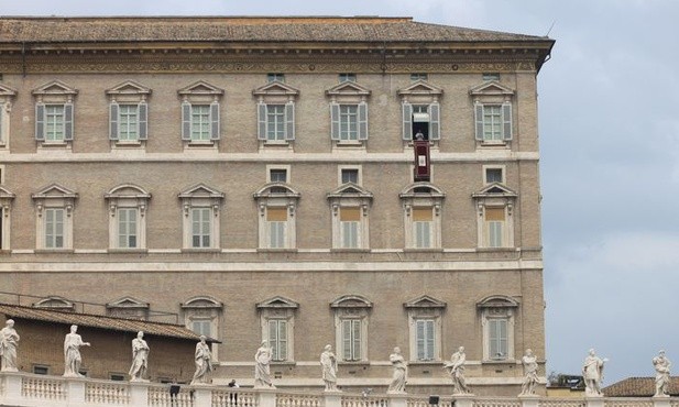 Papież podczas modlitwy Anioł Pański