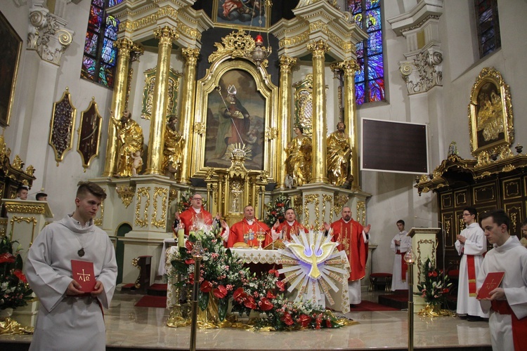 Bierzmowanie w bocheńskiej bazylice - I Msza św.