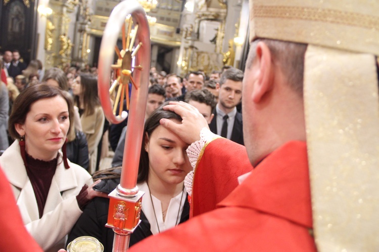 Bierzmowanie w bocheńskiej bazylice - I Msza św.