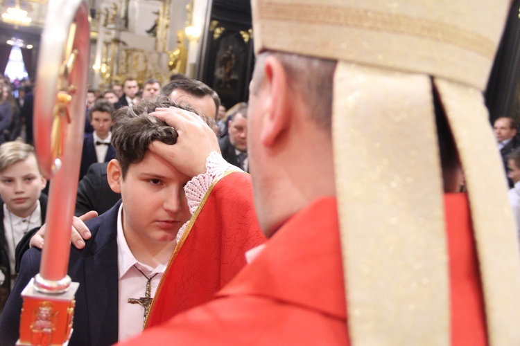 Bierzmowanie w bocheńskiej bazylice - I Msza św.