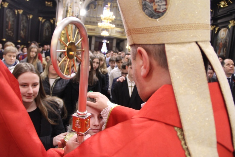 Bierzmowanie w bocheńskiej bazylice - I Msza św.