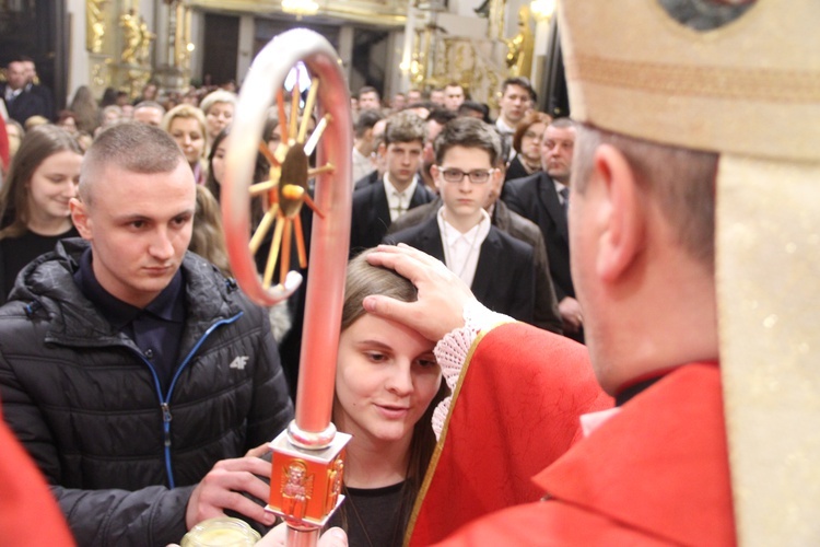 Bierzmowanie w bocheńskiej bazylice - I Msza św.