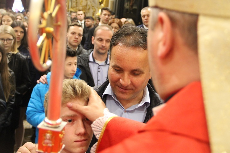 Bierzmowanie w bocheńskiej bazylice - I Msza św.