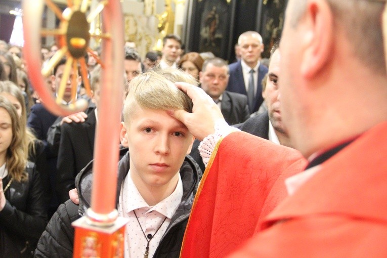 Bierzmowanie w bocheńskiej bazylice - I Msza św.