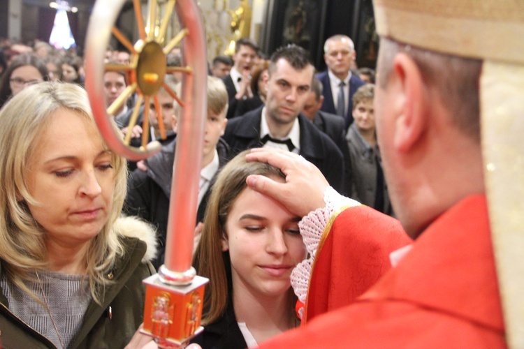 Bierzmowanie w bocheńskiej bazylice - I Msza św.