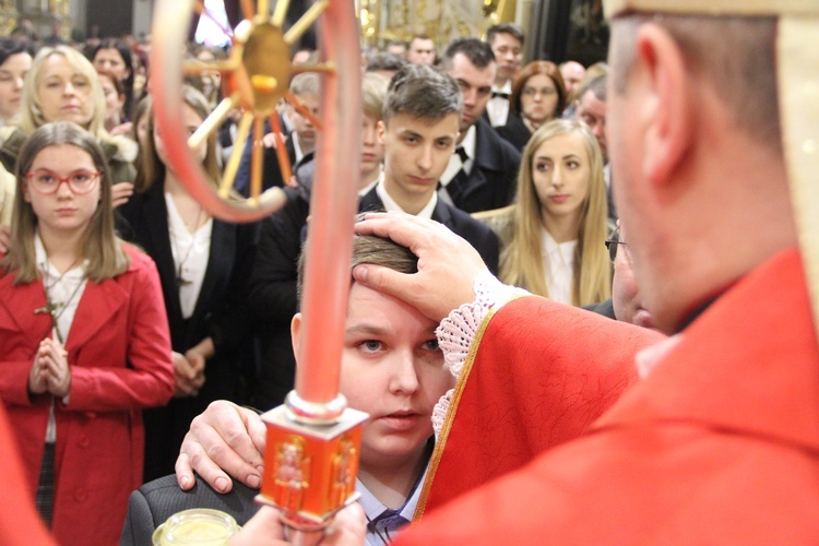 Bierzmowanie w bocheńskiej bazylice - I Msza św.