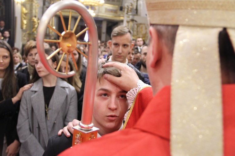 Bierzmowanie w bocheńskiej bazylice - I Msza św.