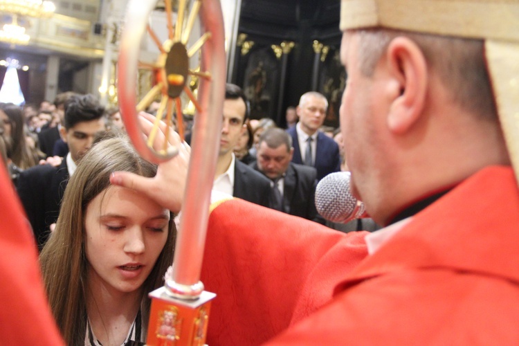 Bierzmowanie w bocheńskiej bazylice - I Msza św.