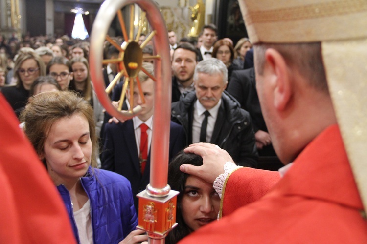 Bierzmowanie w bocheńskiej bazylice - I Msza św.