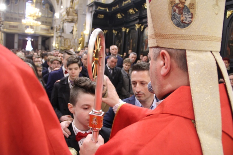 Bierzmowanie w bocheńskiej bazylice - I Msza św.