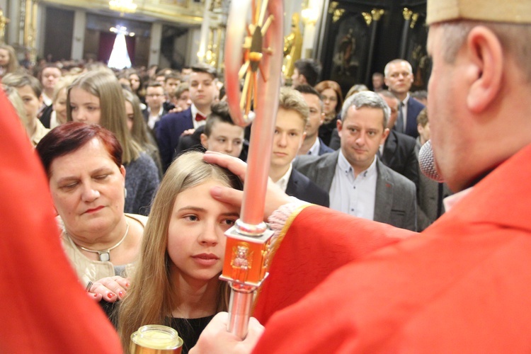 Bierzmowanie w bocheńskiej bazylice - I Msza św.