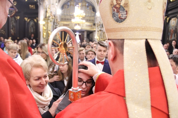 Bierzmowanie w bocheńskiej bazylice - I Msza św.