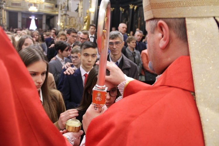 Bierzmowanie w bocheńskiej bazylice - I Msza św.