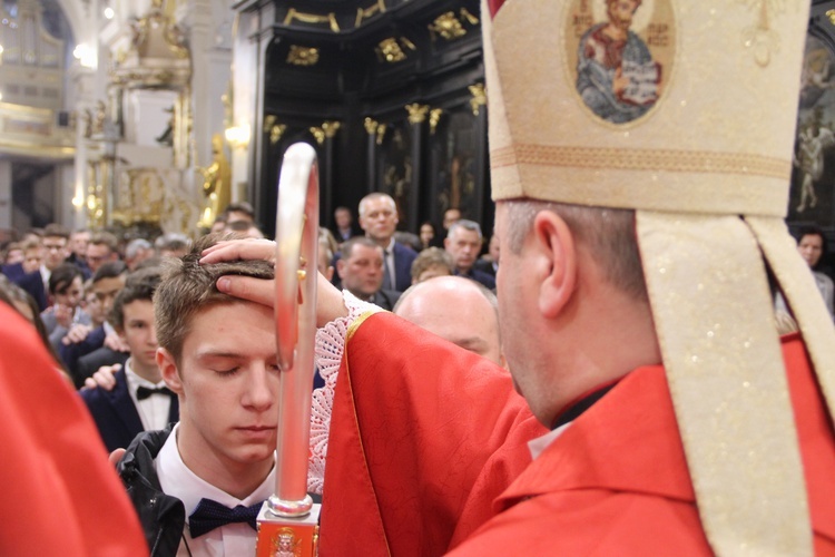 Bierzmowanie w bocheńskiej bazylice - I Msza św.