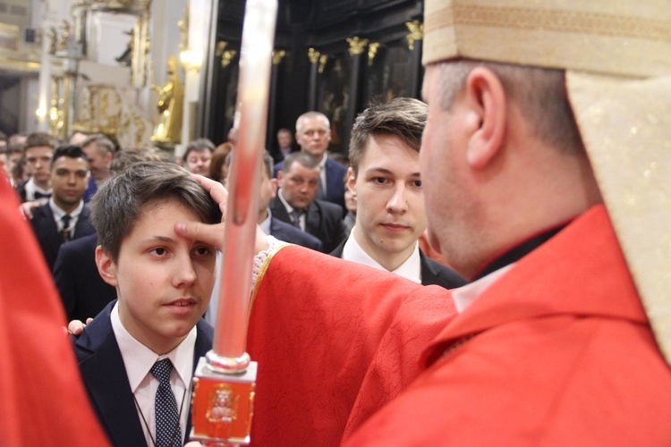 Bierzmowanie w bocheńskiej bazylice - I Msza św.