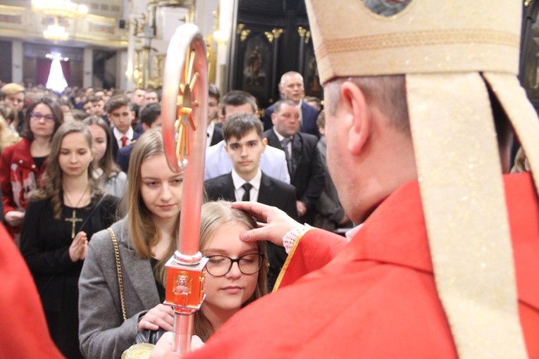 Bierzmowanie w bocheńskiej bazylice - I Msza św.