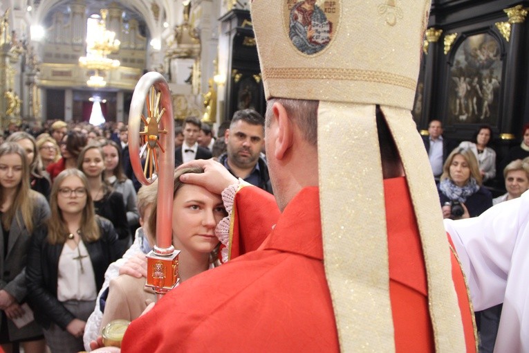 Bierzmowanie w bocheńskiej bazylice - I Msza św.
