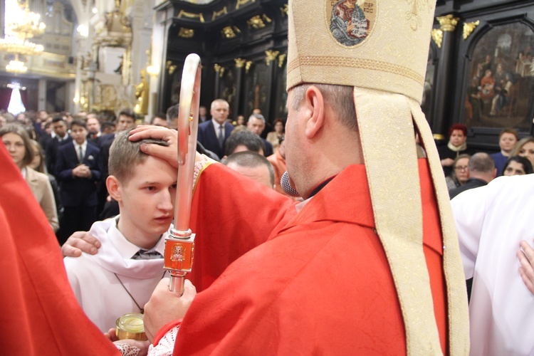 Bierzmowanie w bocheńskiej bazylice - I Msza św.