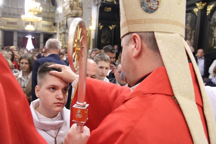 Bierzmowanie w bocheńskiej bazylice - I Msza św.