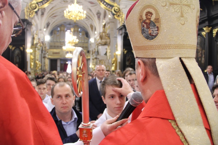 Bierzmowanie w bocheńskiej bazylice - I Msza św.