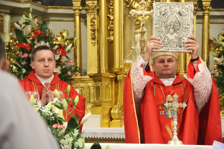 Bierzmowanie w bocheńskiej bazylice - I Msza św.