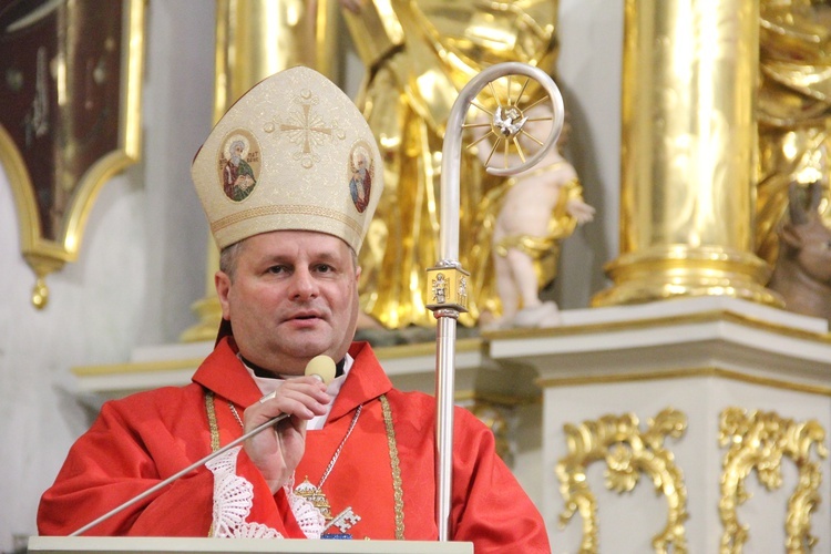 Bierzmowanie w bocheńskiej bazylice - I Msza św.