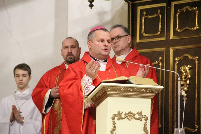 Bierzmowanie w bocheńskiej bazylice - I Msza św.