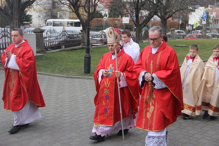 Bierzmowanie w bocheńskiej bazylice - I Msza św.