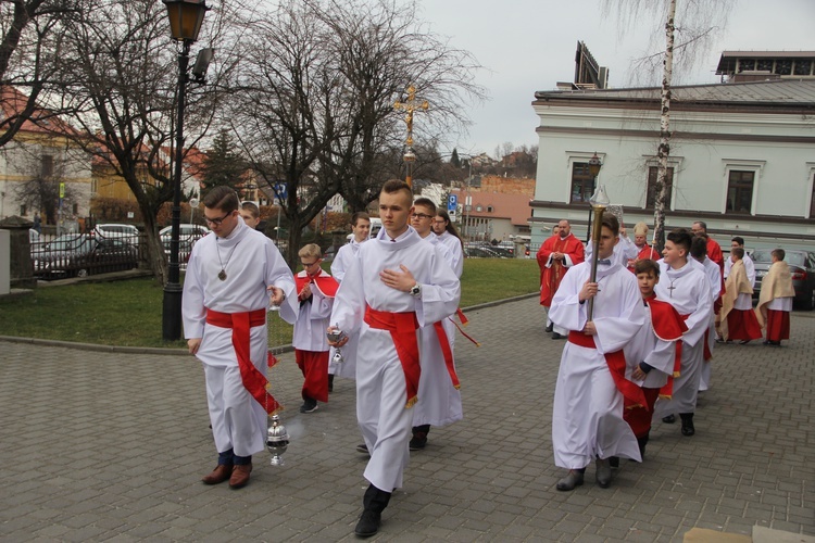 Bierzmowanie w bocheńskiej bazylice - I Msza św.