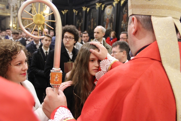 Bierzmowanie w bocheńskiej bazylice - II Msza św. 