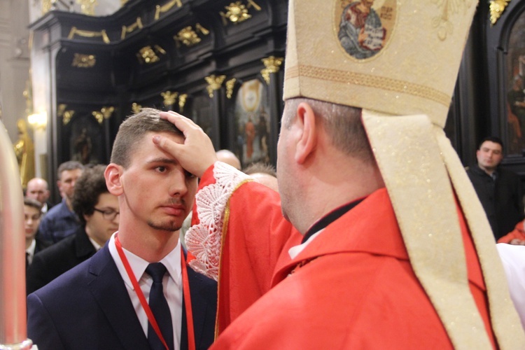 Bierzmowanie w bocheńskiej bazylice - II Msza św. 