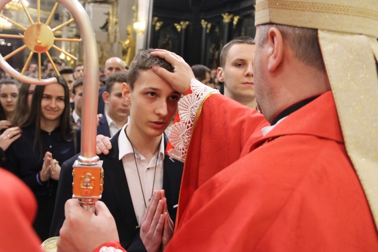 Bierzmowanie w bocheńskiej bazylice - II Msza św. 