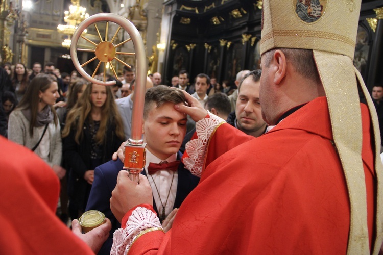 Bierzmowanie w bocheńskiej bazylice - II Msza św. 