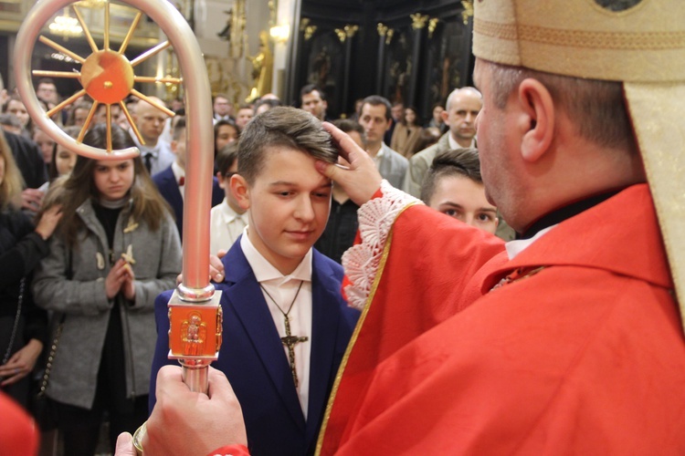 Bierzmowanie w bocheńskiej bazylice - II Msza św. 