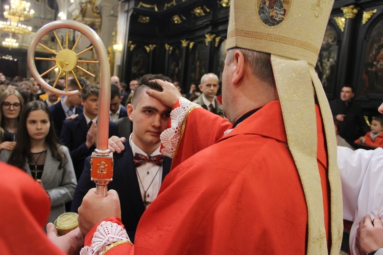 Bierzmowanie w bocheńskiej bazylice - II Msza św. 