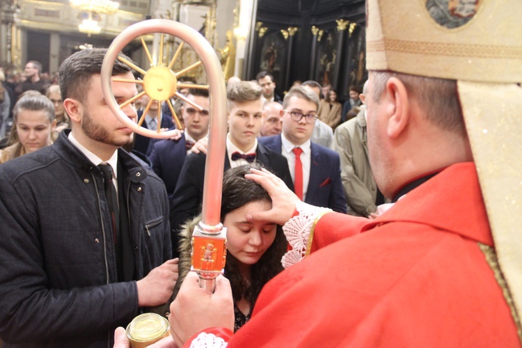 Bierzmowanie w bocheńskiej bazylice - II Msza św. 