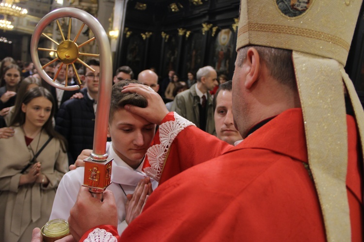 Bierzmowanie w bocheńskiej bazylice - II Msza św. 