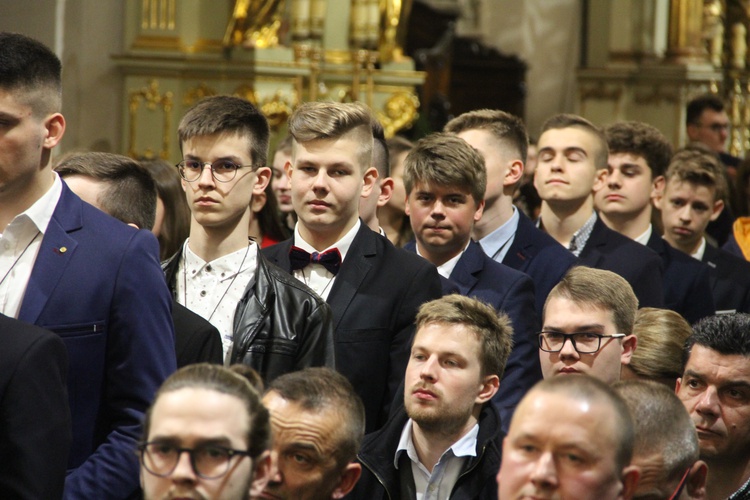 Bierzmowanie w bocheńskiej bazylice - II Msza św. 