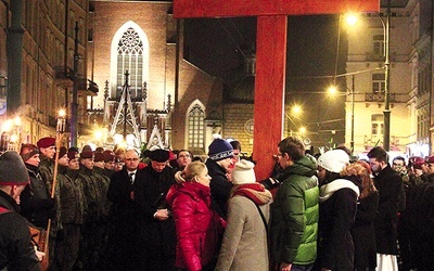 Ulicami wielu miejscowości przejdą setki, a nawet tysiące modlących się  osób.