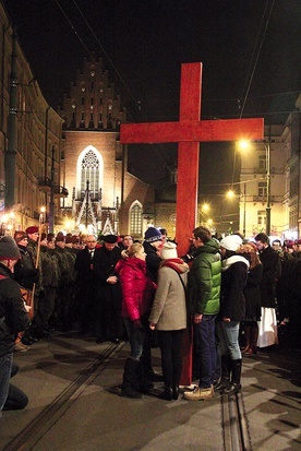 Ulicami wielu miejscowości przejdą setki, a nawet tysiące modlących się  osób.