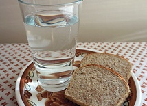 ▲	Modlitwa i dzień o chlebie i wodzie?