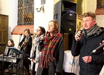 Modlitwa uwielbienia kruszy bariery oddzielające człowieka od Boga – zapewniali organizatorzy.