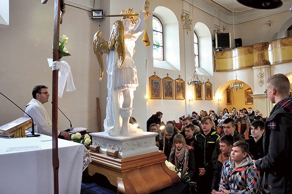 ▲	O opiekę prosiły także rodziny, dzieci i młodzież.