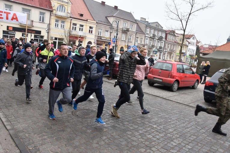 Ponad 100 osób uczestniczyło w przasnyskim biegu pamięci w hołdzie żołnierzom wyklętym