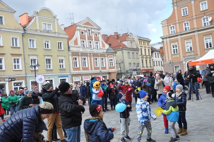 Korowód „Pomoc ma moc” w Opolu