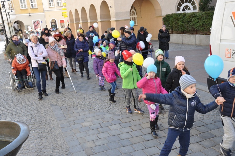 Korowód „Pomoc ma moc” w Opolu