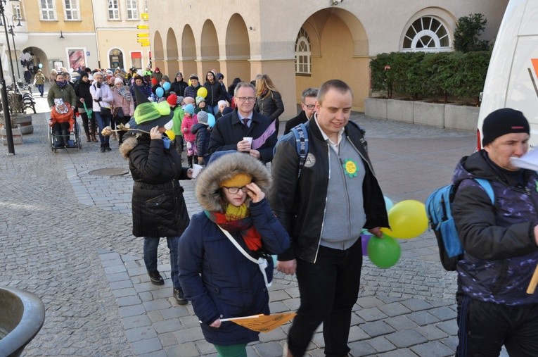 Korowód „Pomoc ma moc” w Opolu