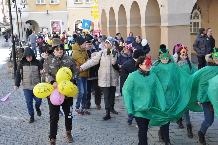 Korowód „Pomoc ma moc” w Opolu