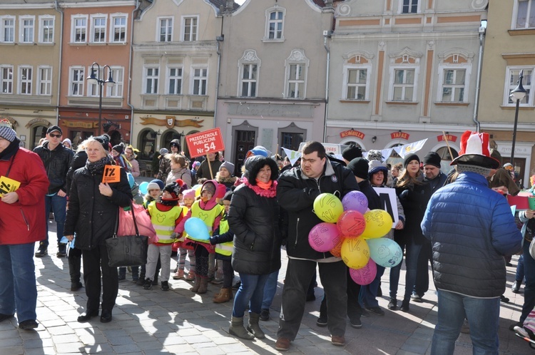 Korowód „Pomoc ma moc” w Opolu